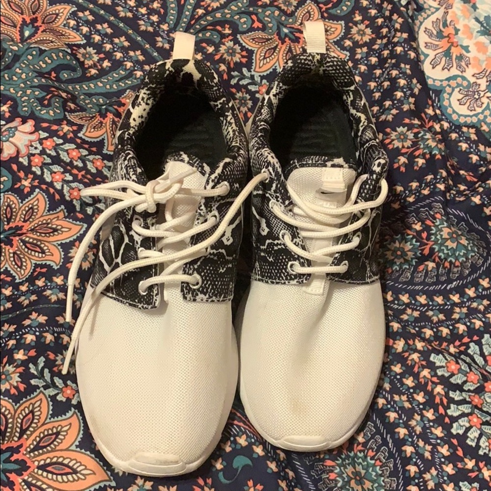 Nike Shoes - Picture 2 of 4